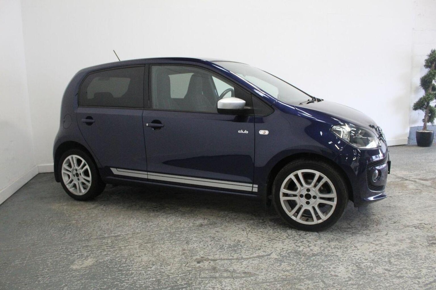 Used Volkswagen up! 2015 for sale - 77937795: Photo 4