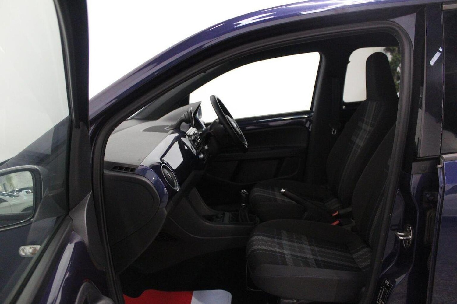 Used Volkswagen up! 2015 for sale - 77937795: Photo 42