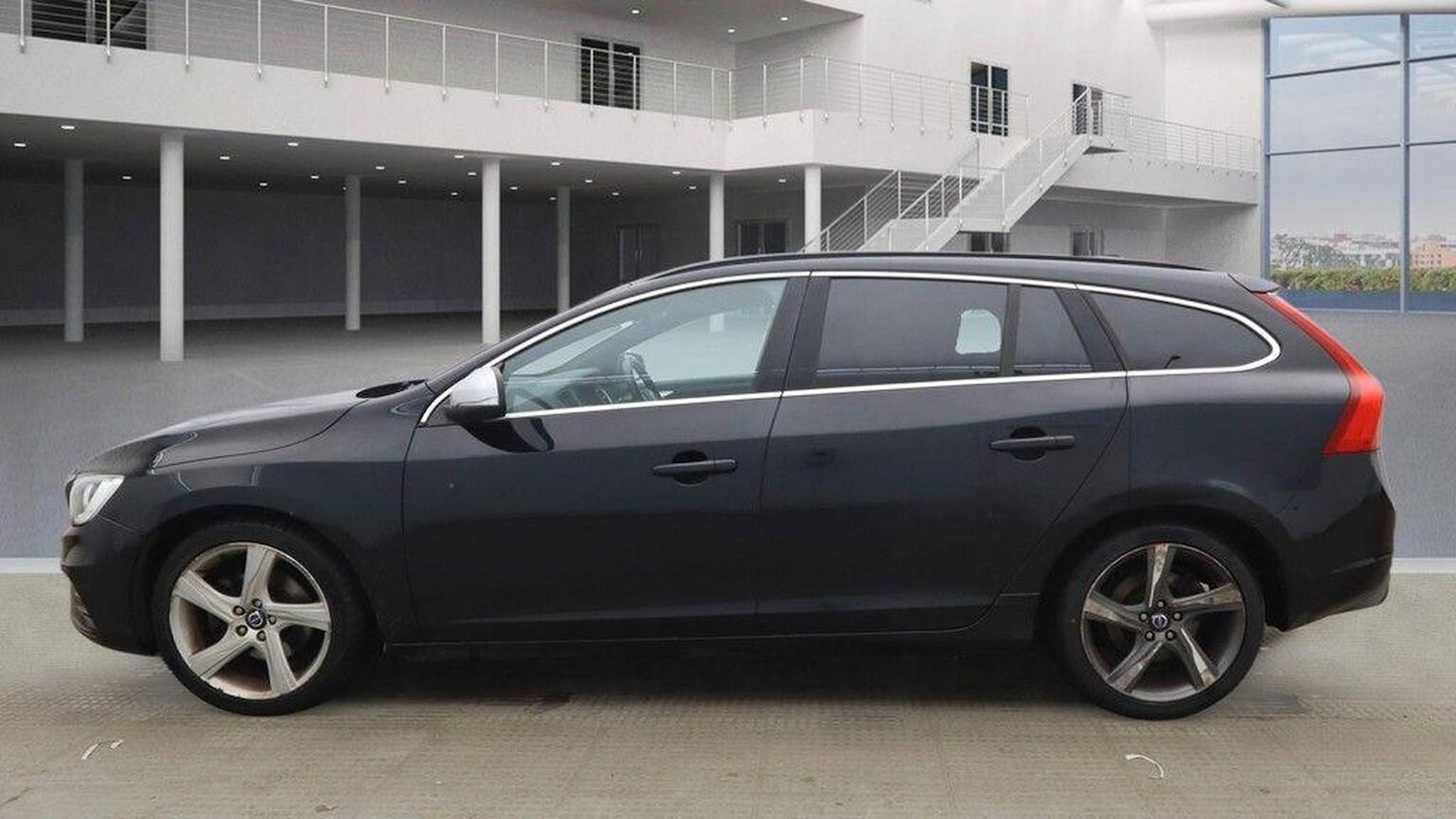 Used Volvo V60 2015 for sale - 77798581: Photo 11