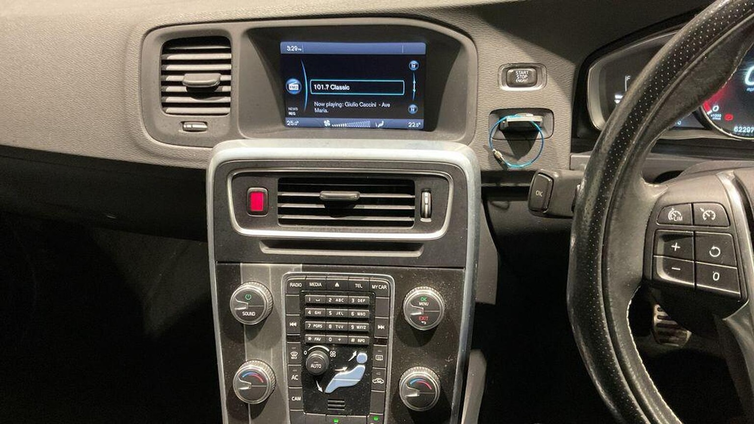 Used Volvo V60 2015 for sale - 77798581: Photo 16