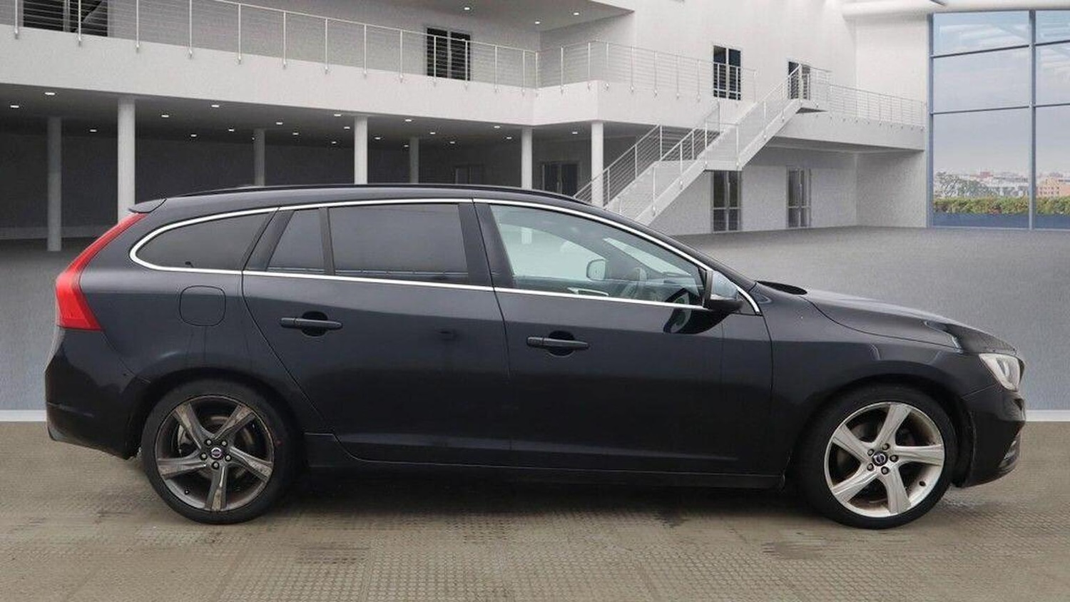 Used Volvo V60 2015 for sale - 77798581: Photo 9