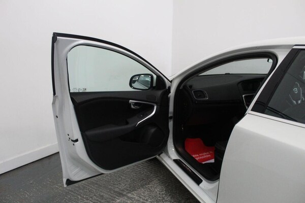 Used Volvo V40 2015 for sale - 76178928: Photo 26