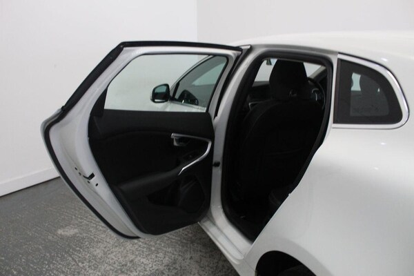 Used Volvo V40 2015 for sale - 76178928: Photo 27