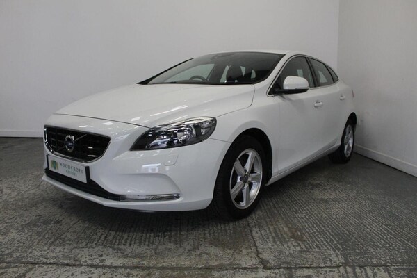 Used Volvo V40 2015 for sale - 76178928: Photo 2