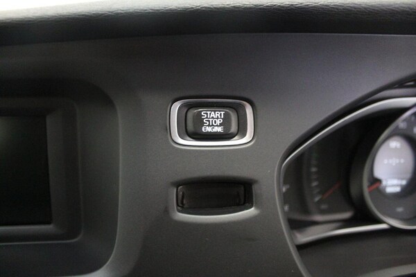 Used Volvo V40 2015 for sale - 76178928: Photo 41