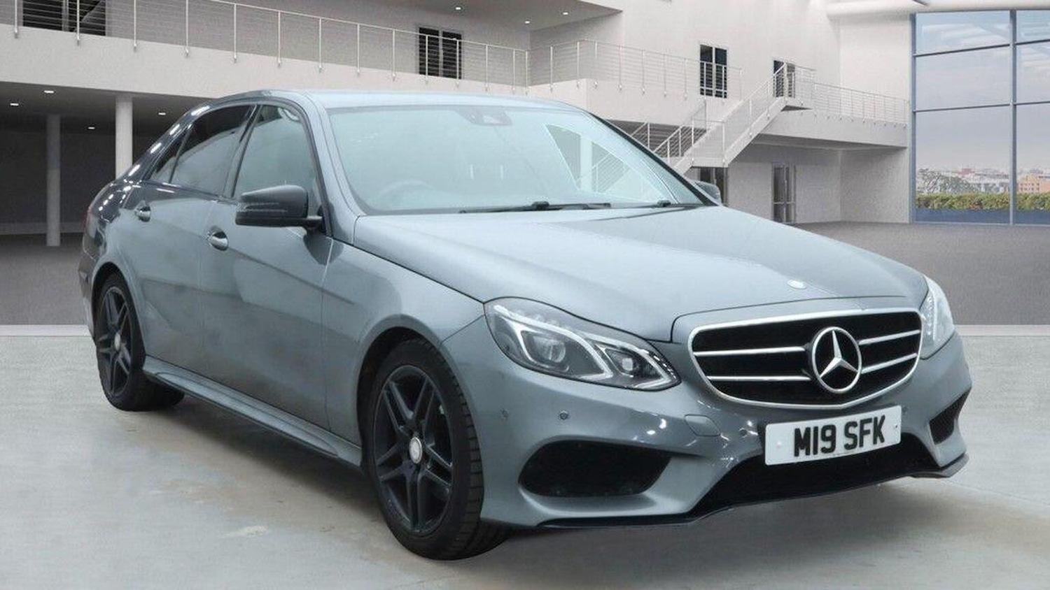 Used Mercedes-Benz E Class 2015 for sale - 76666159: Photo 1