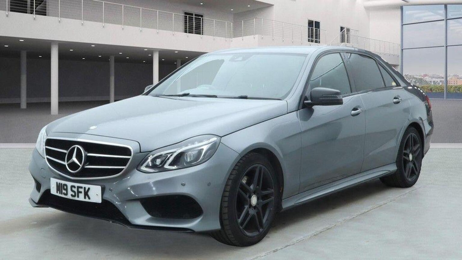 Used Mercedes-Benz E Class 2015 for sale - 76666159: Photo 2