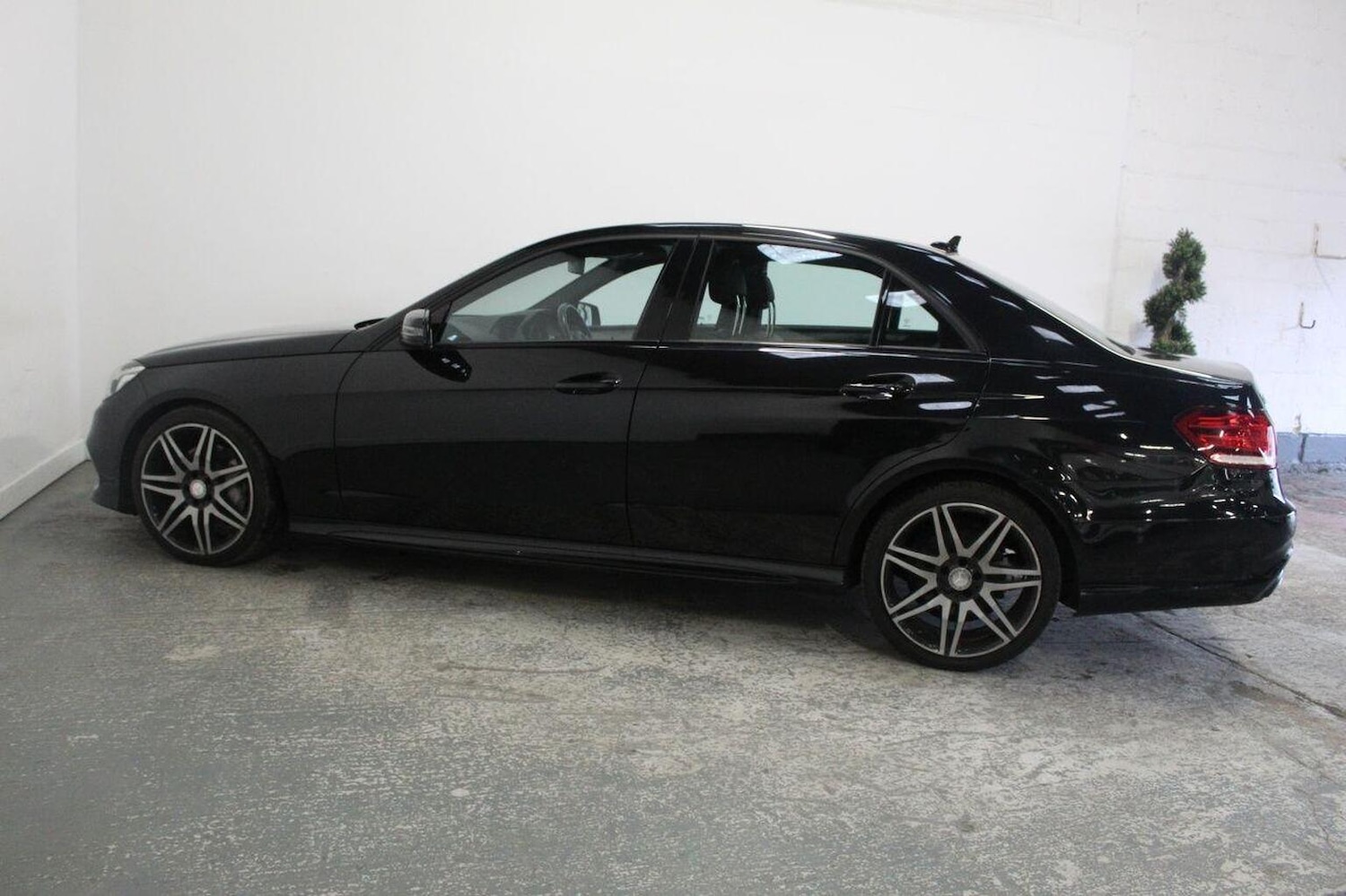 Used Mercedes-Benz E Class 2015 for sale - 77937933: Photo 10