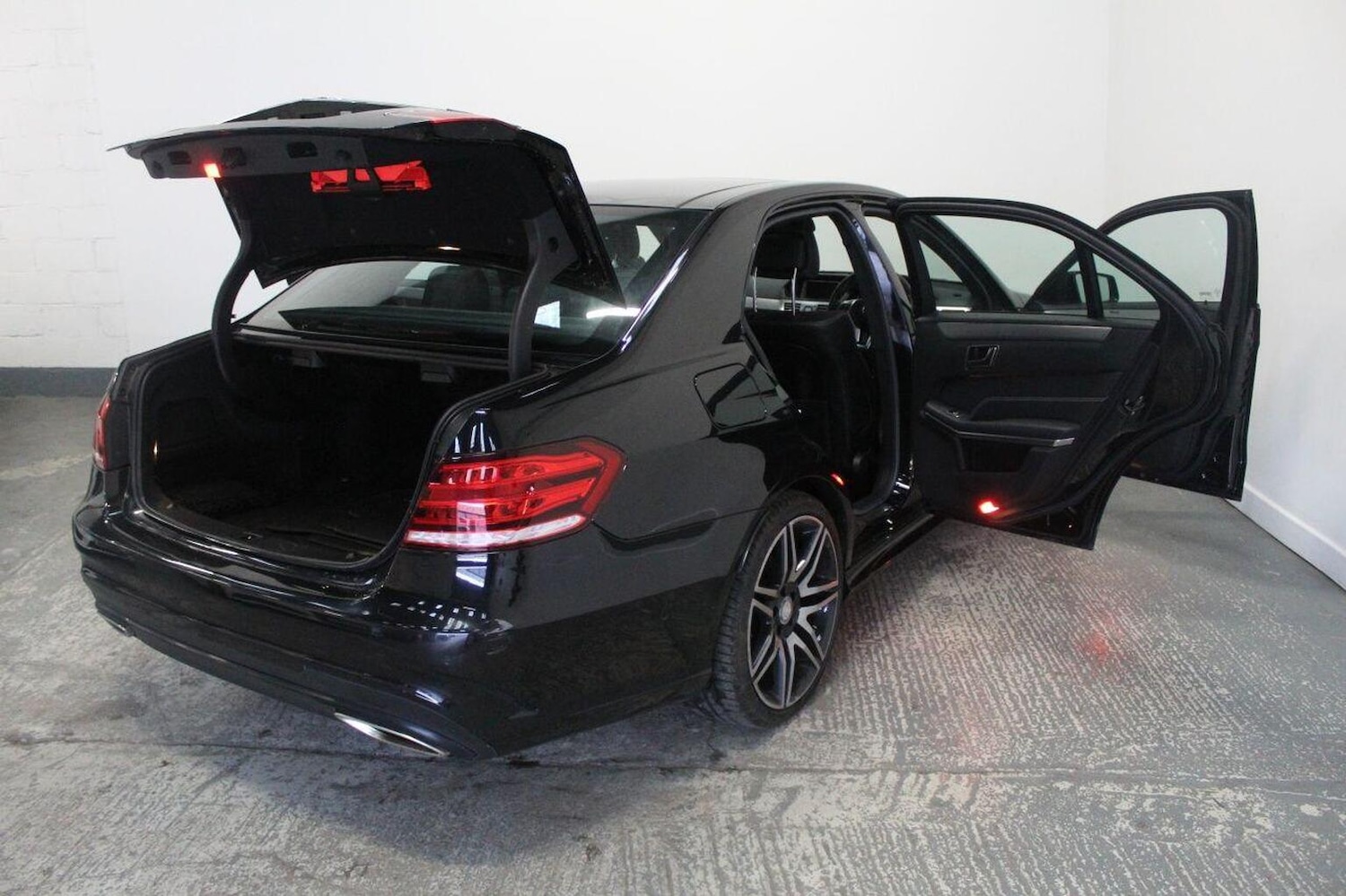 Used Mercedes-Benz E Class 2015 for sale - 77937933: Photo 24