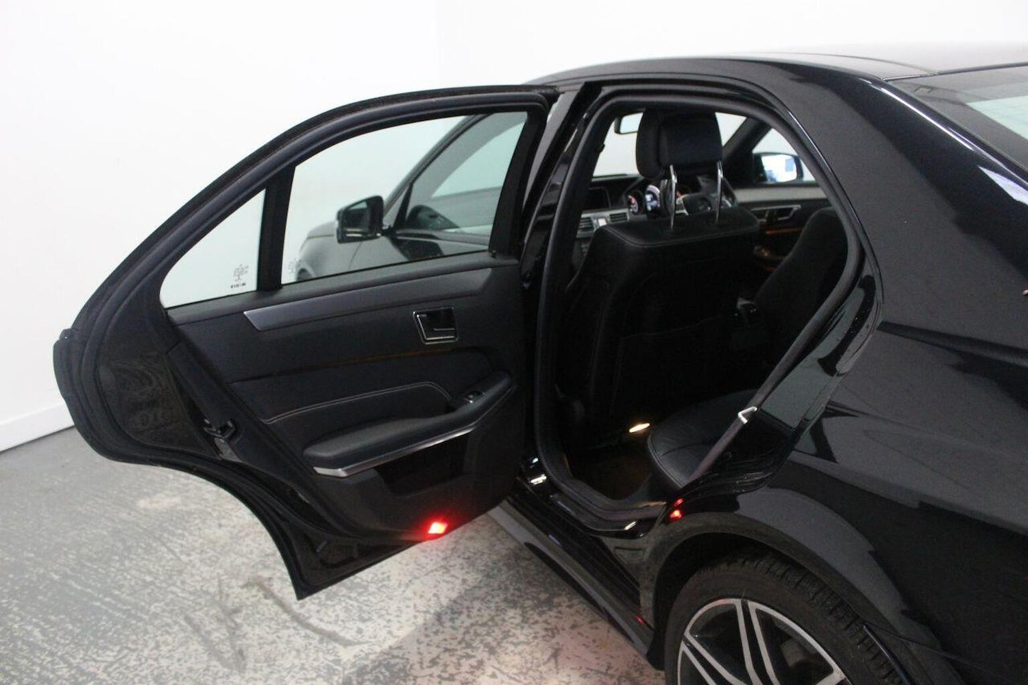 Used Mercedes-Benz E Class 2015 for sale - 77937933: Photo 30