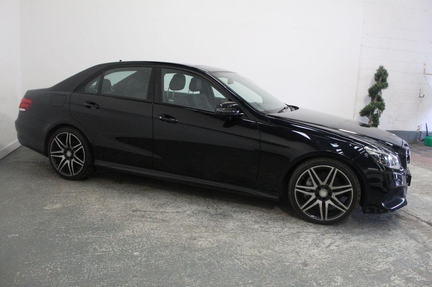 Used Mercedes-Benz E Class 2015 for sale - 77937933: Photo 4