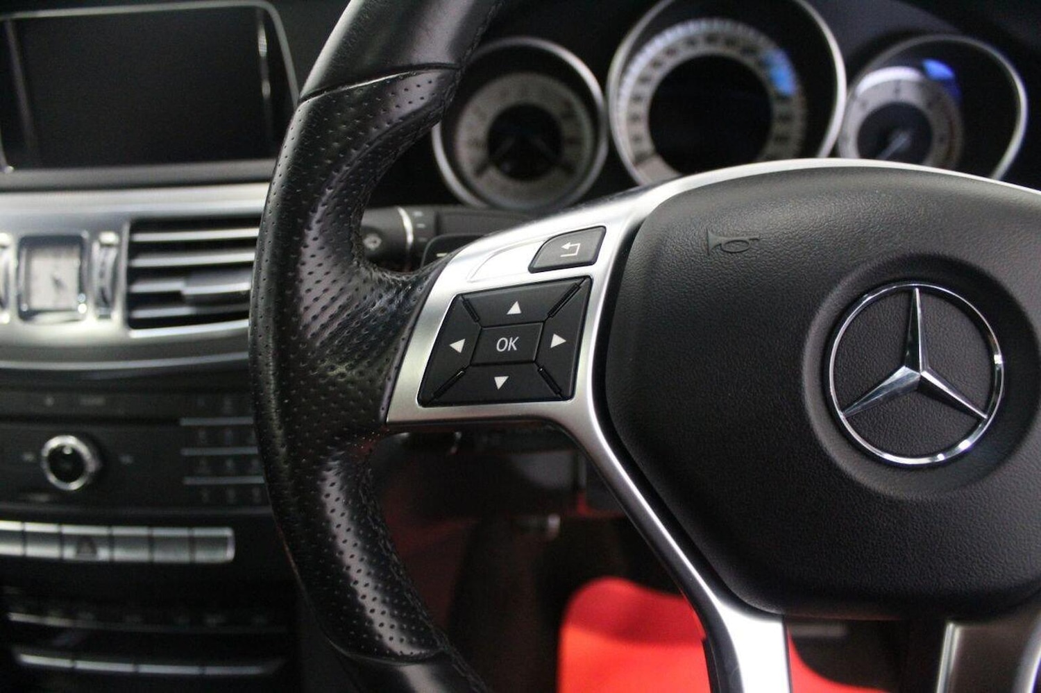 Used Mercedes-Benz E Class 2015 for sale - 77937933: Photo 49