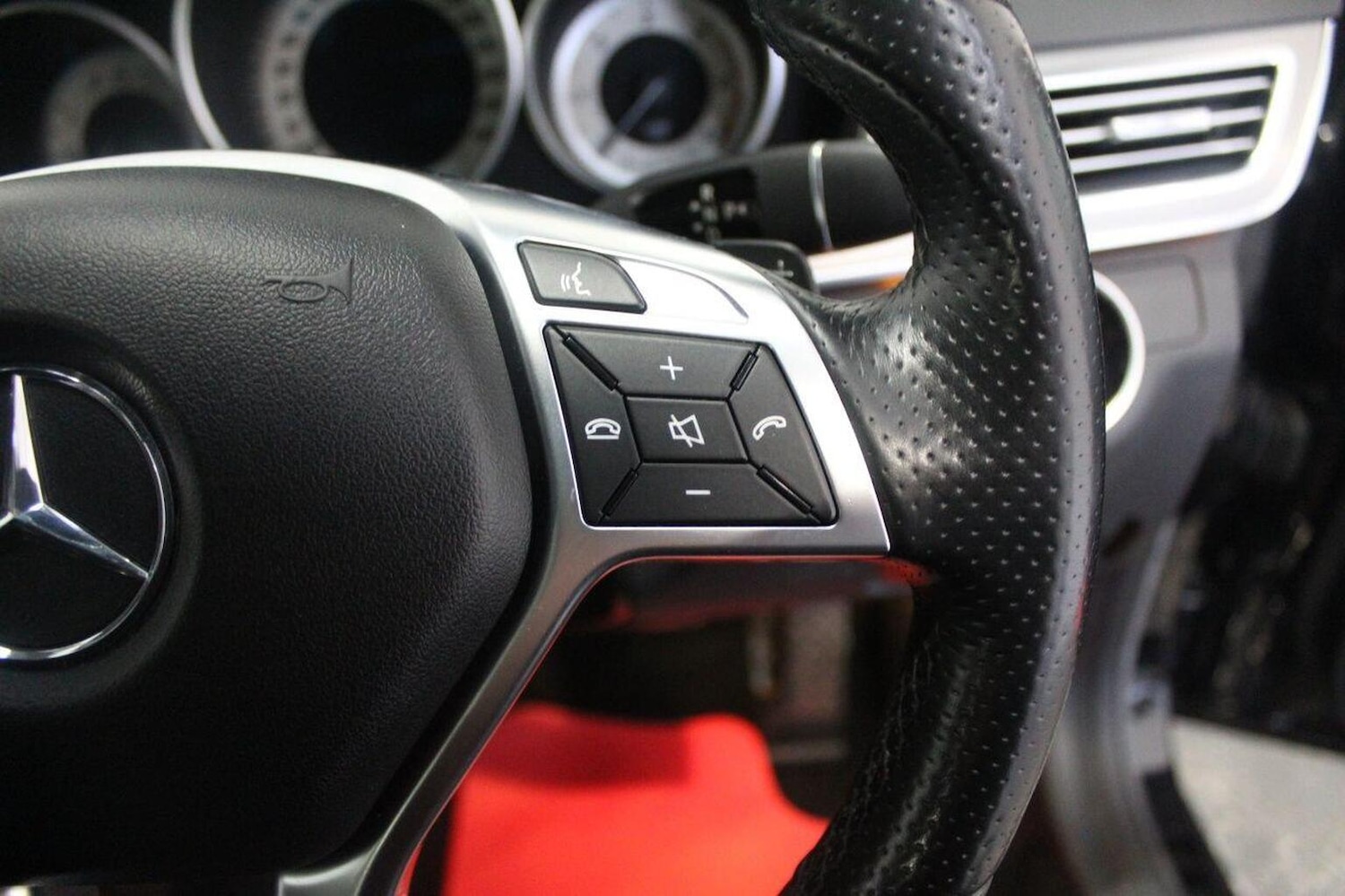 Used Mercedes-Benz E Class 2015 for sale - 77937933: Photo 50