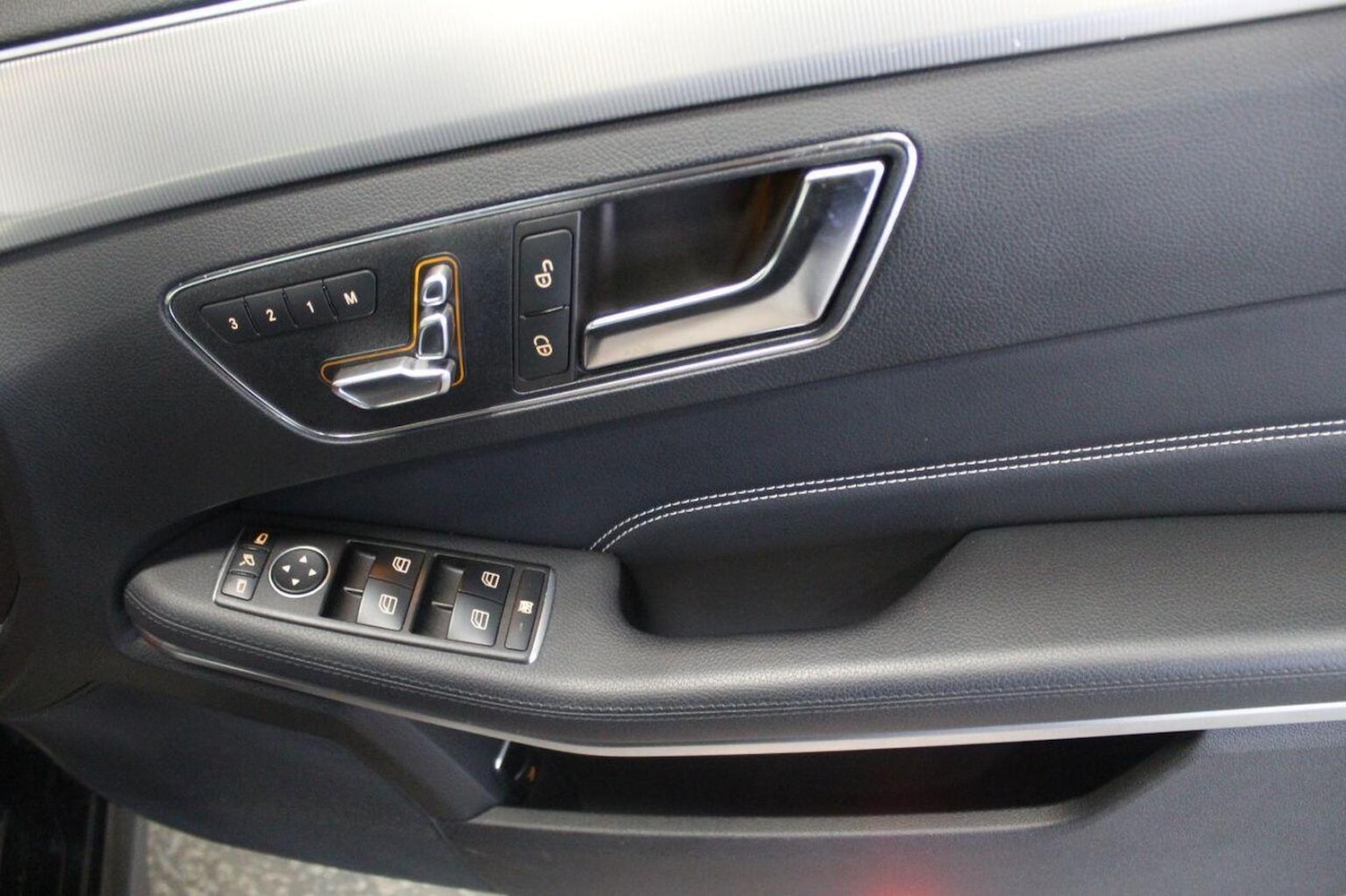 Used Mercedes-Benz E Class 2015 for sale - 77937933: Photo 52