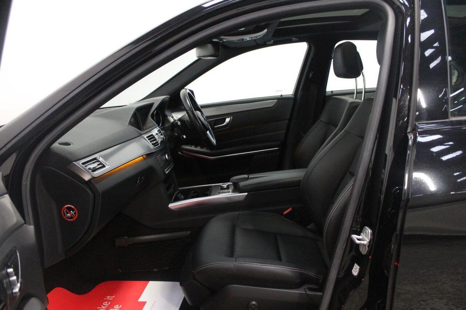 Used Mercedes-Benz E Class 2015 for sale - 77937933: Photo 54