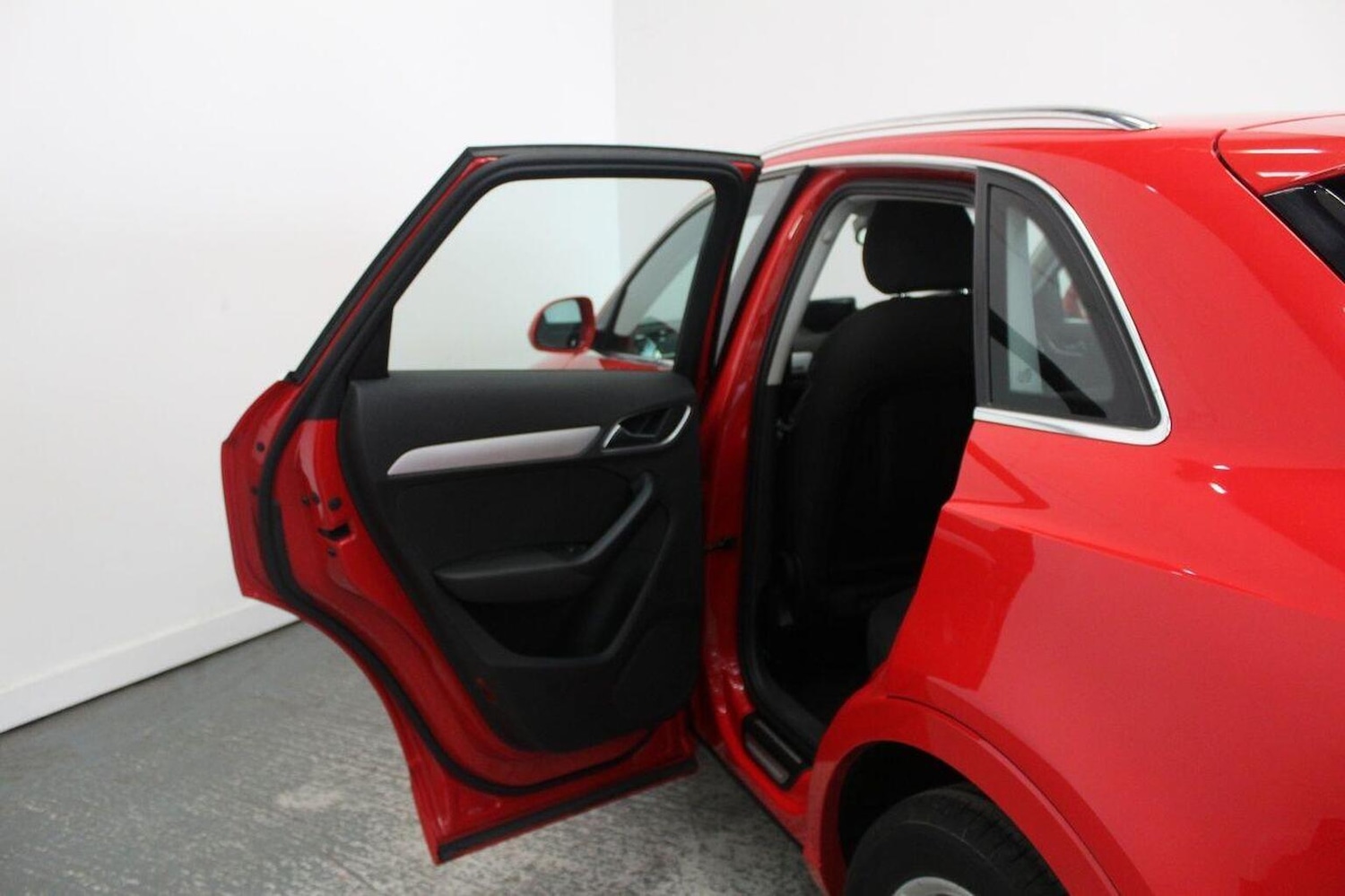 Used Audi Q3 2015 for sale - 76211895: Photo 27