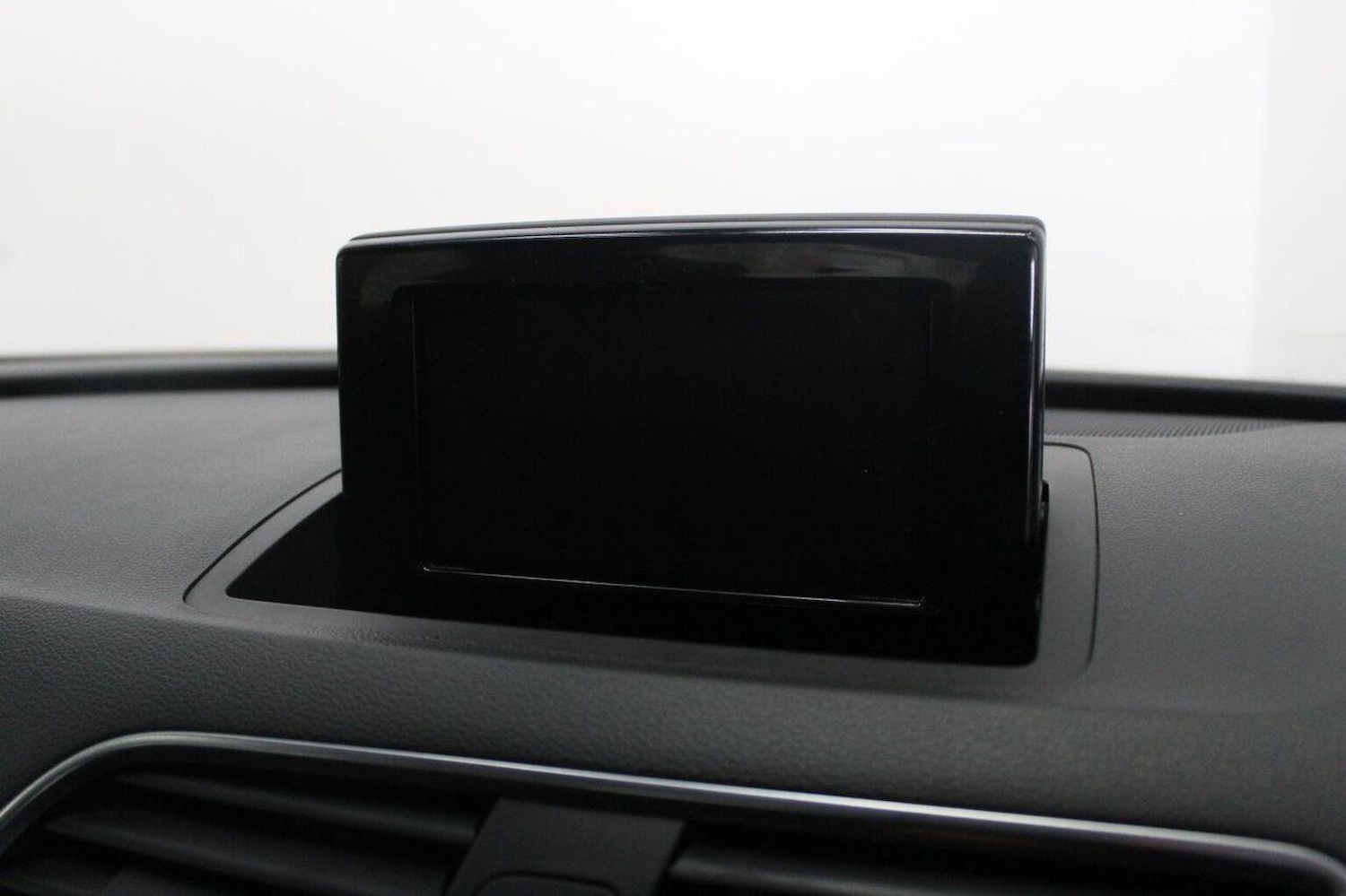 Used Audi Q3 2015 for sale - 76211895: Photo 38