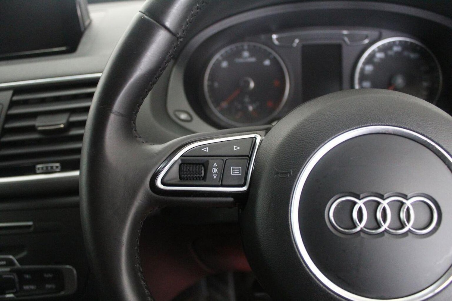 Used Audi Q3 2015 for sale - 76211895: Photo 44