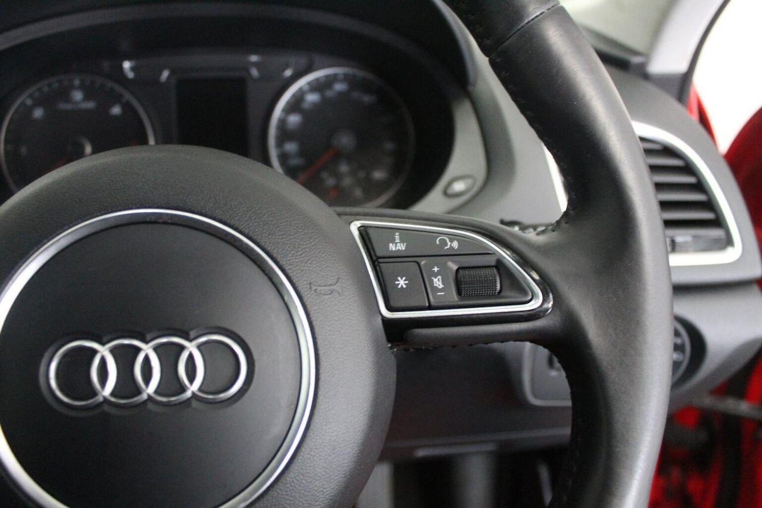 Used Audi Q3 2015 for sale - 76211895: Photo 45