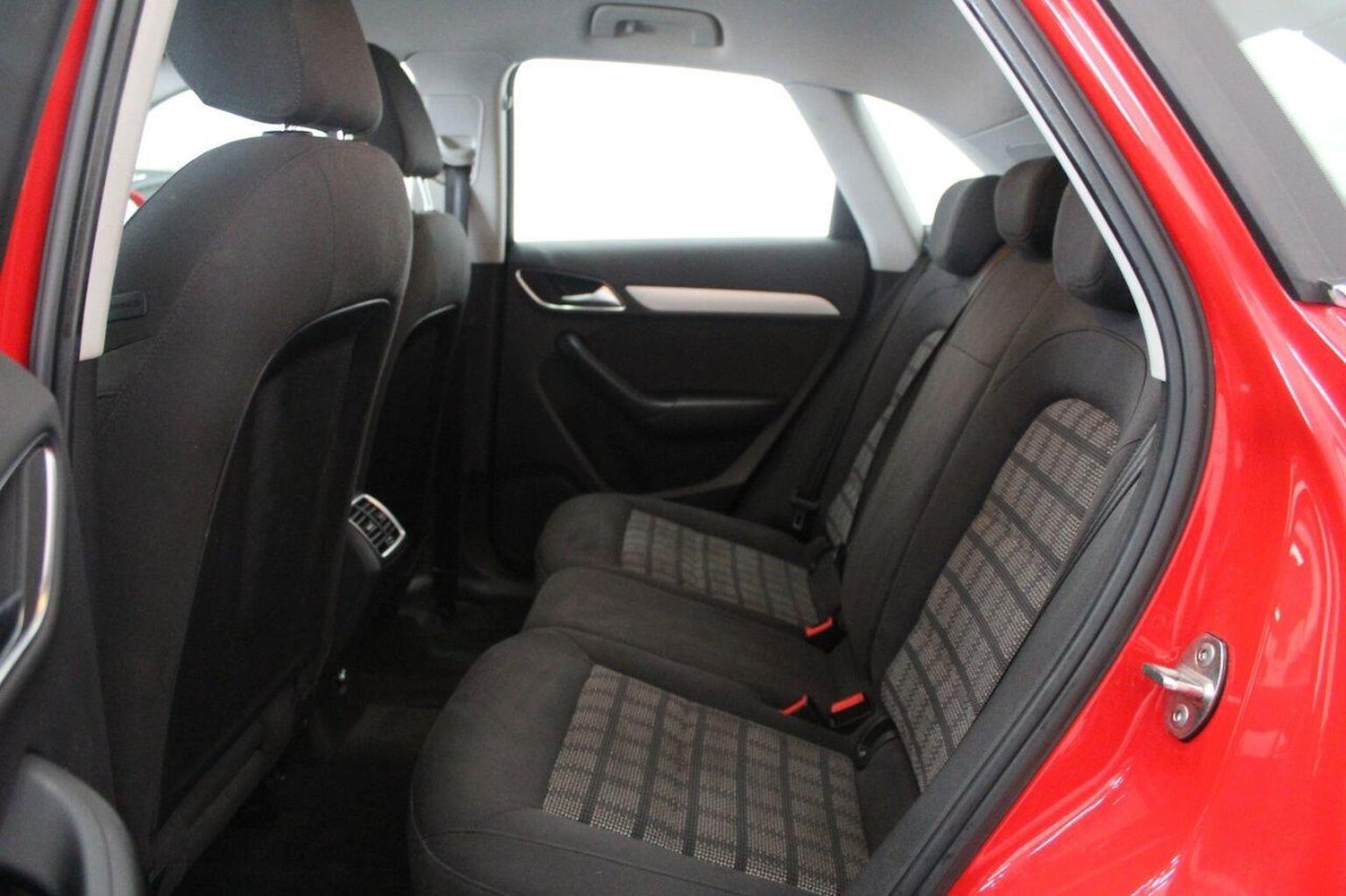 Used Audi Q3 2015 for sale - 76211895: Photo 51