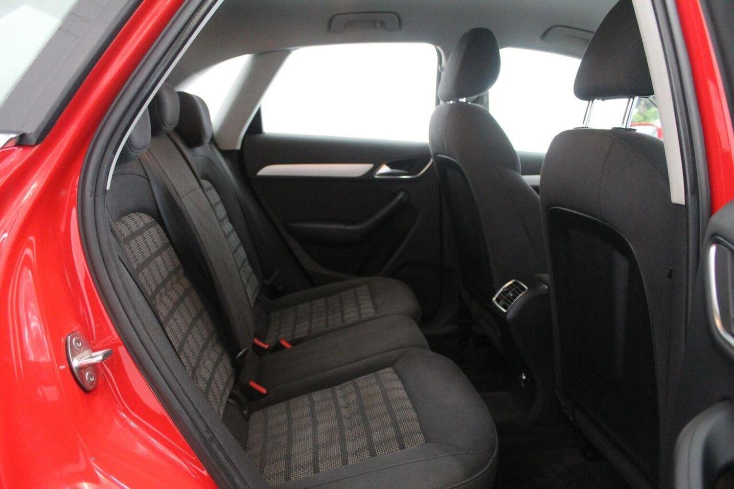 Used Audi Q3 2015 for sale - 76211895: Photo 52