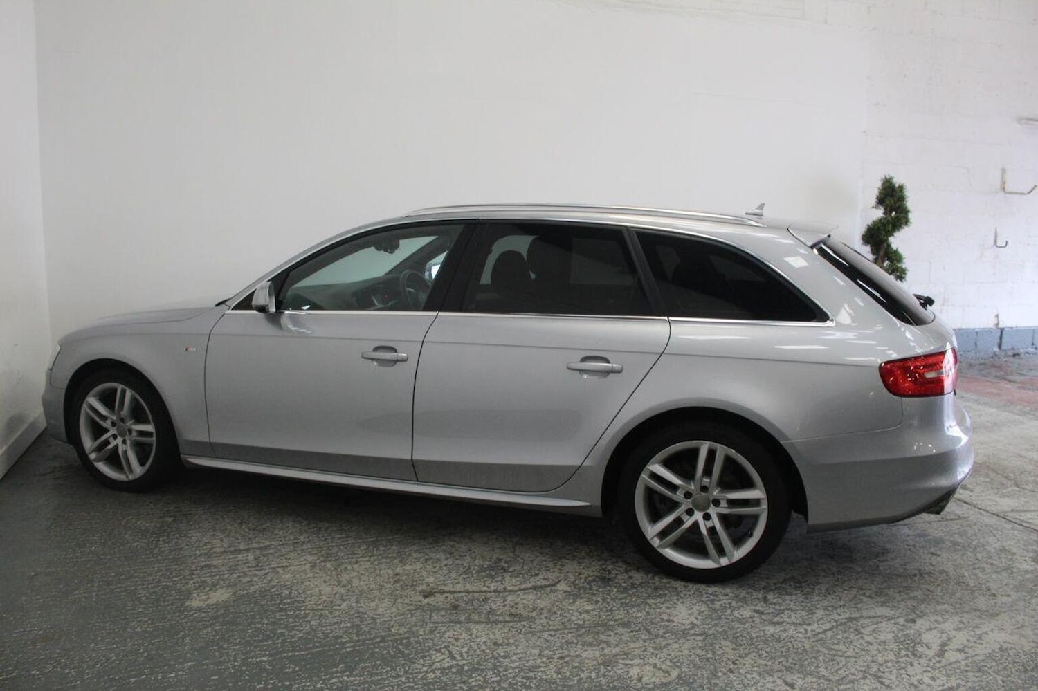 Used Audi A4 Avant 2015 for sale - 76536842: Photo 10