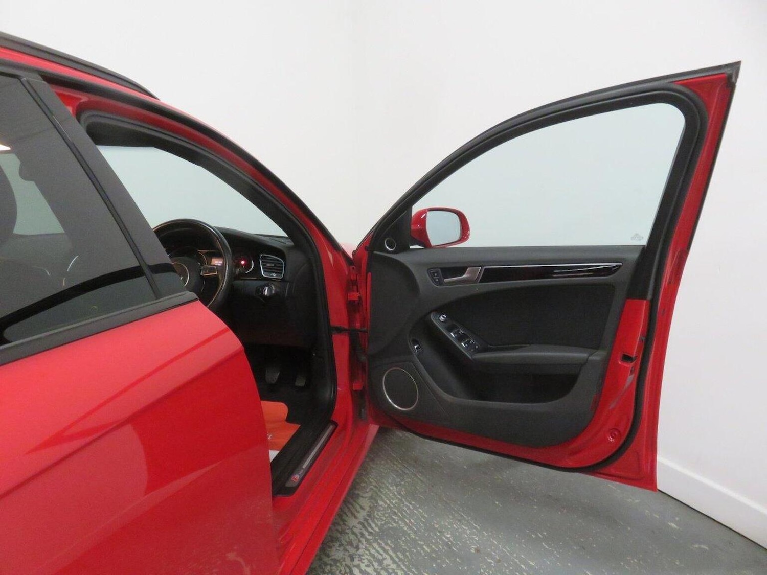 Used Audi A4 2014 for sale - 77937998: Photo 25