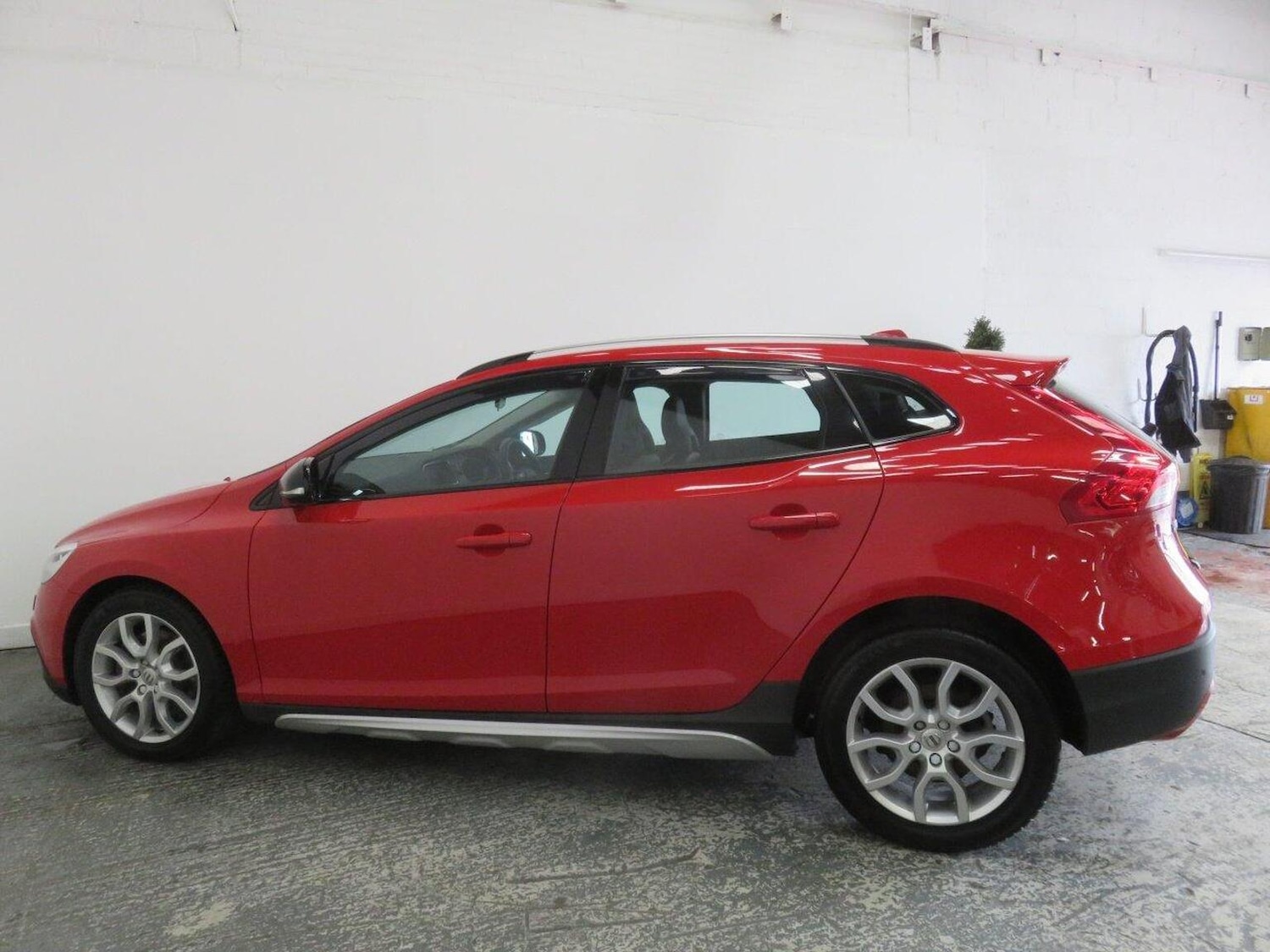 Used Volvo V40 Cross Country 2016 for sale - 77938237: Photo 10