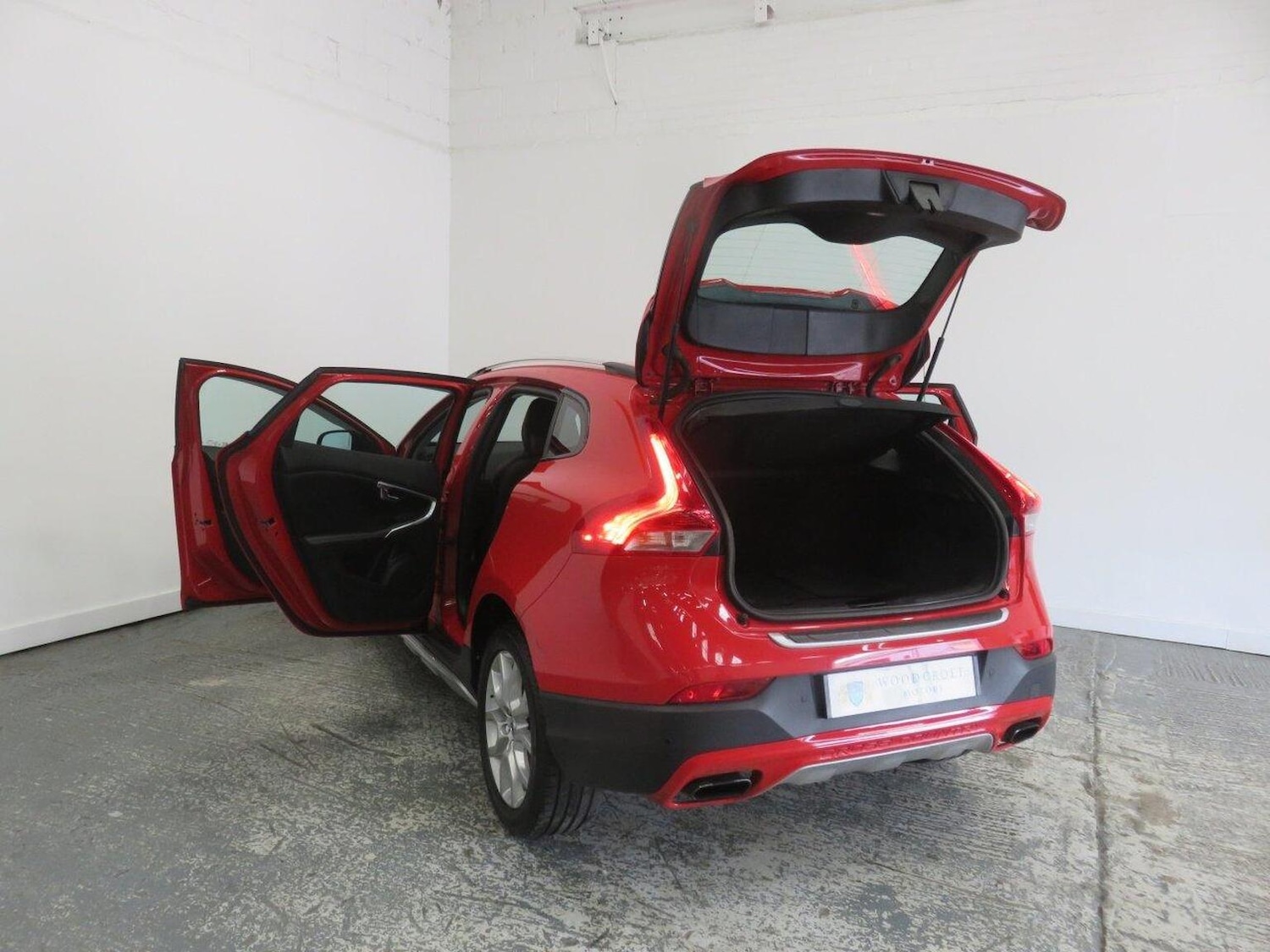 Used Volvo V40 Cross Country 2016 for sale - 77938237: Photo 19