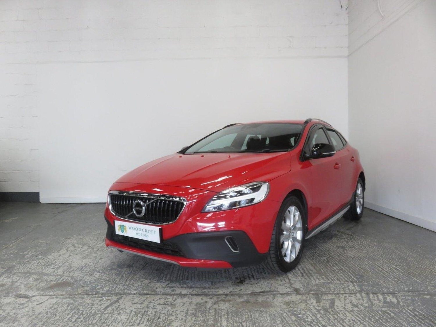 Used Volvo V40 Cross Country 2016 for sale - 77938237: Photo 2