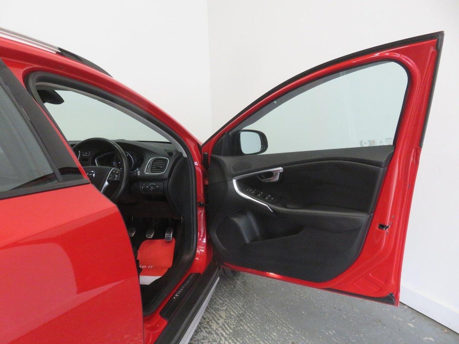 Used Volvo V40 Cross Country 2016 for sale - 77938237: Photo 23