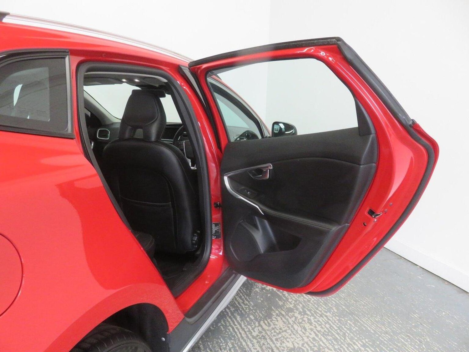 Used Volvo V40 Cross Country 2016 for sale - 77938237: Photo 24