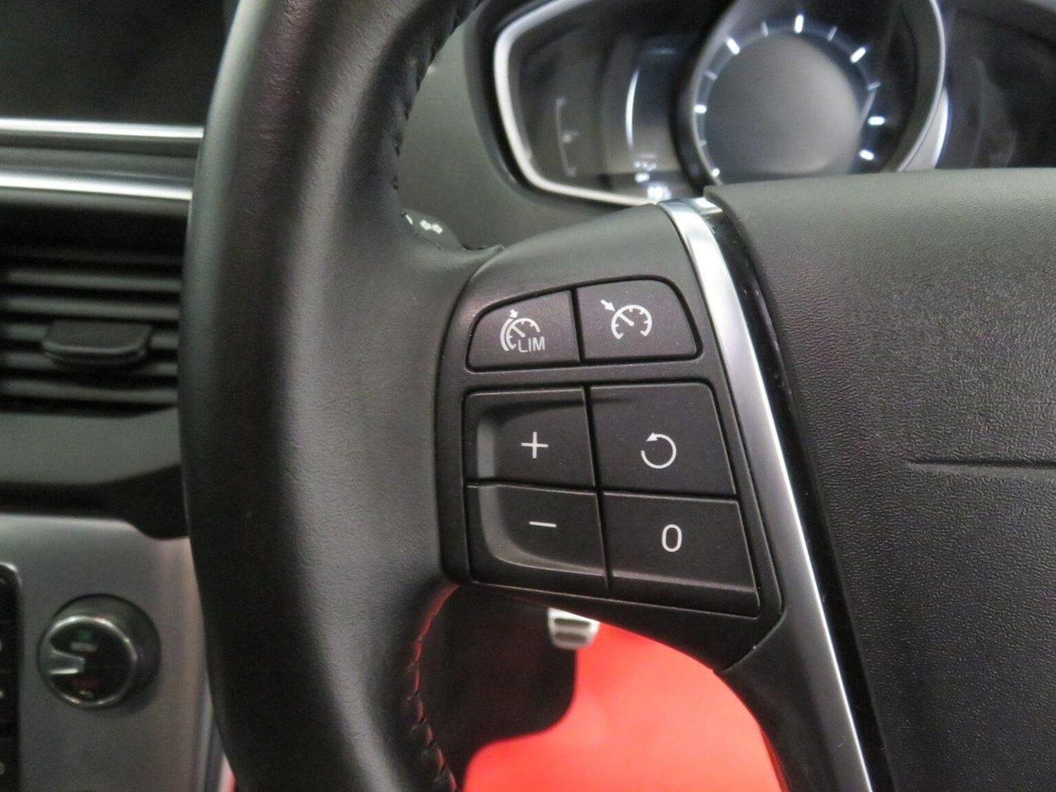 Used Volvo V40 Cross Country 2016 for sale - 77938237: Photo 42