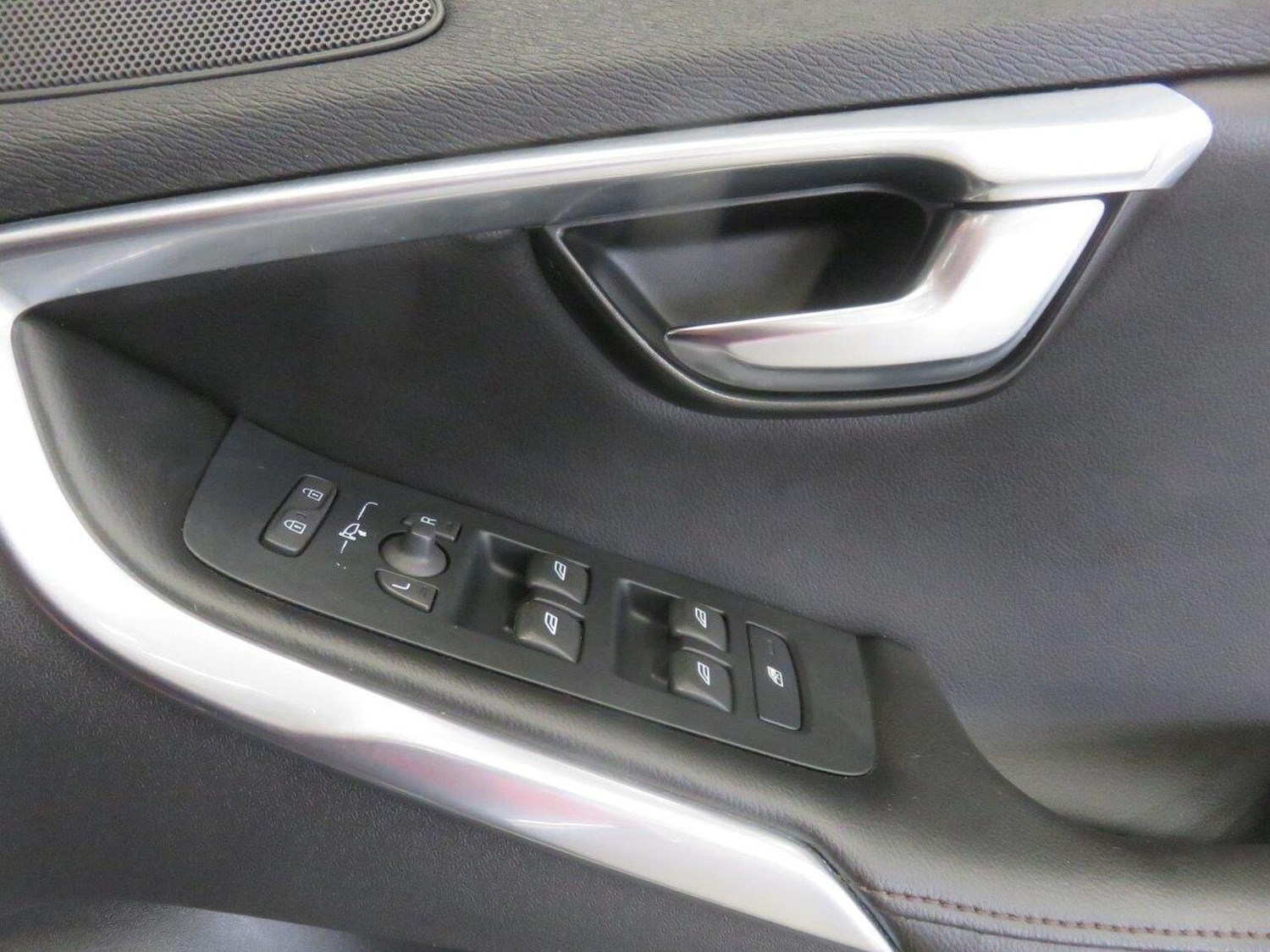 Used Volvo V40 Cross Country 2016 for sale - 77938237: Photo 45