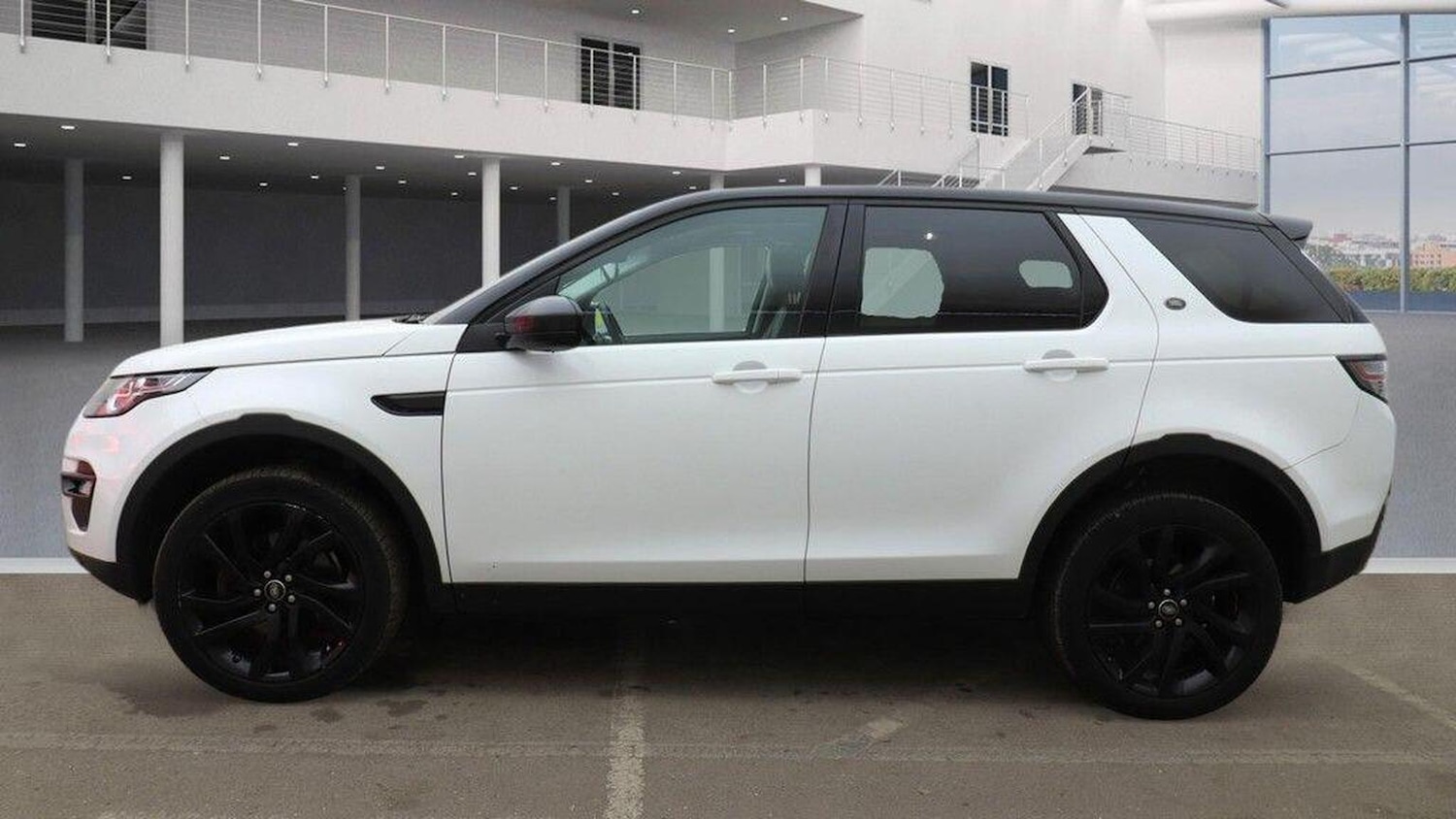 Used Land Rover Discovery Sport 2017 for sale - 77541678: Photo 8