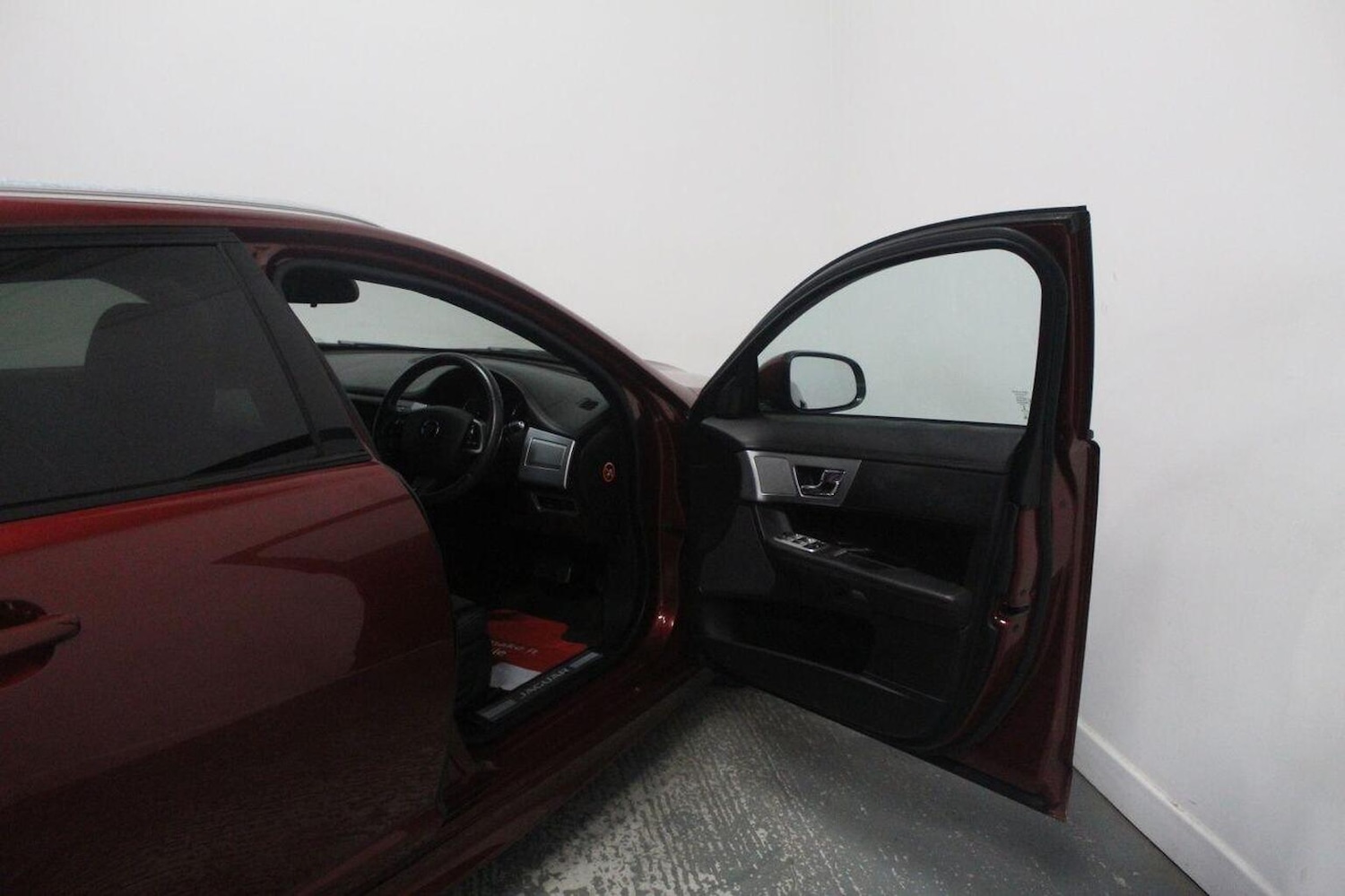 Used Jaguar XF 2014 for sale - 76904694: Photo 26