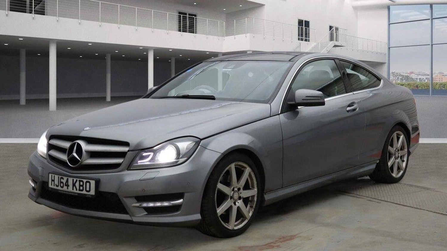 Used Mercedes-Benz C Class 2014 for sale - 77938011: Photo 2
