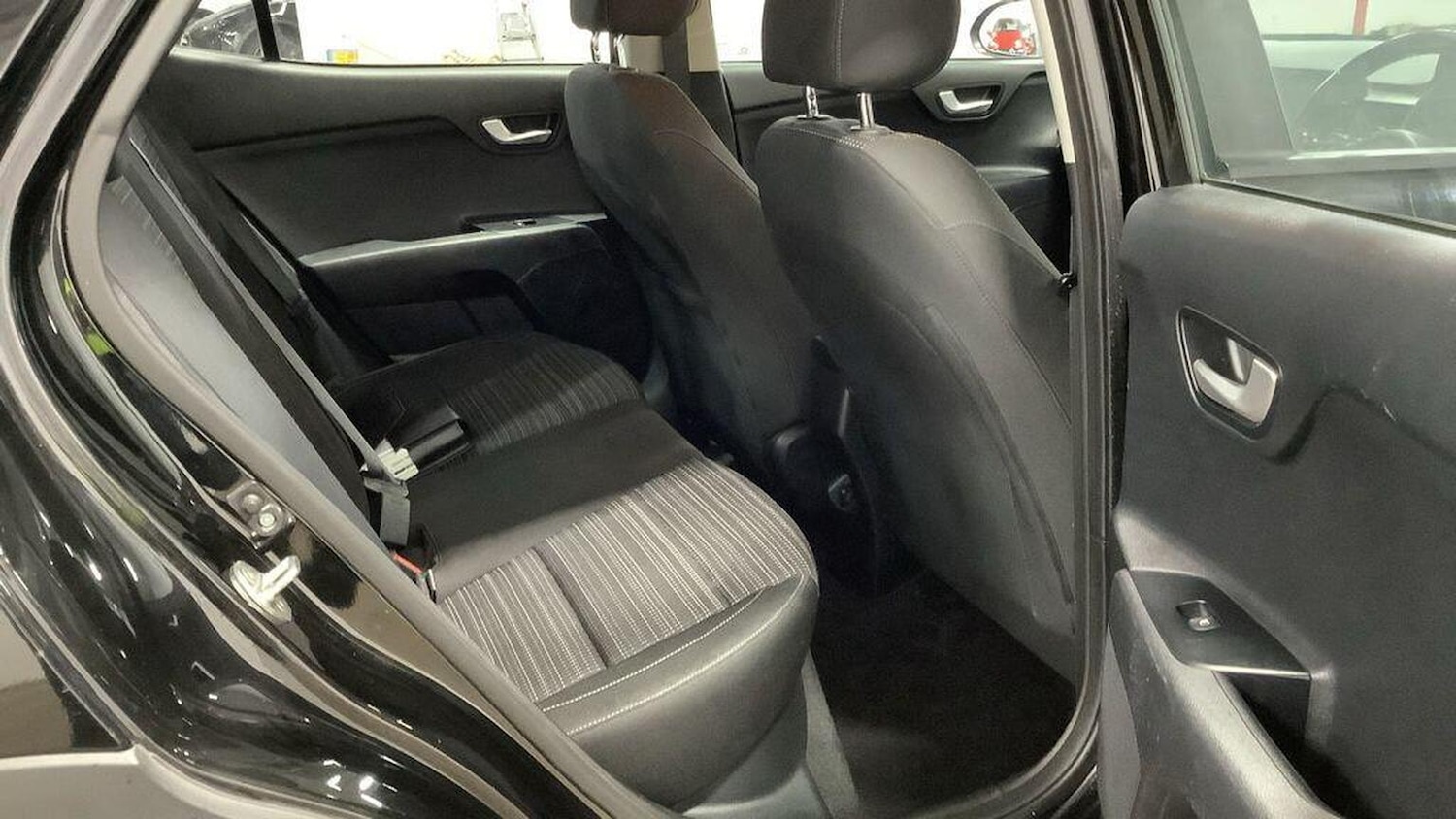 Used Kia Stonic 2018 for sale - 76941759: Photo 11