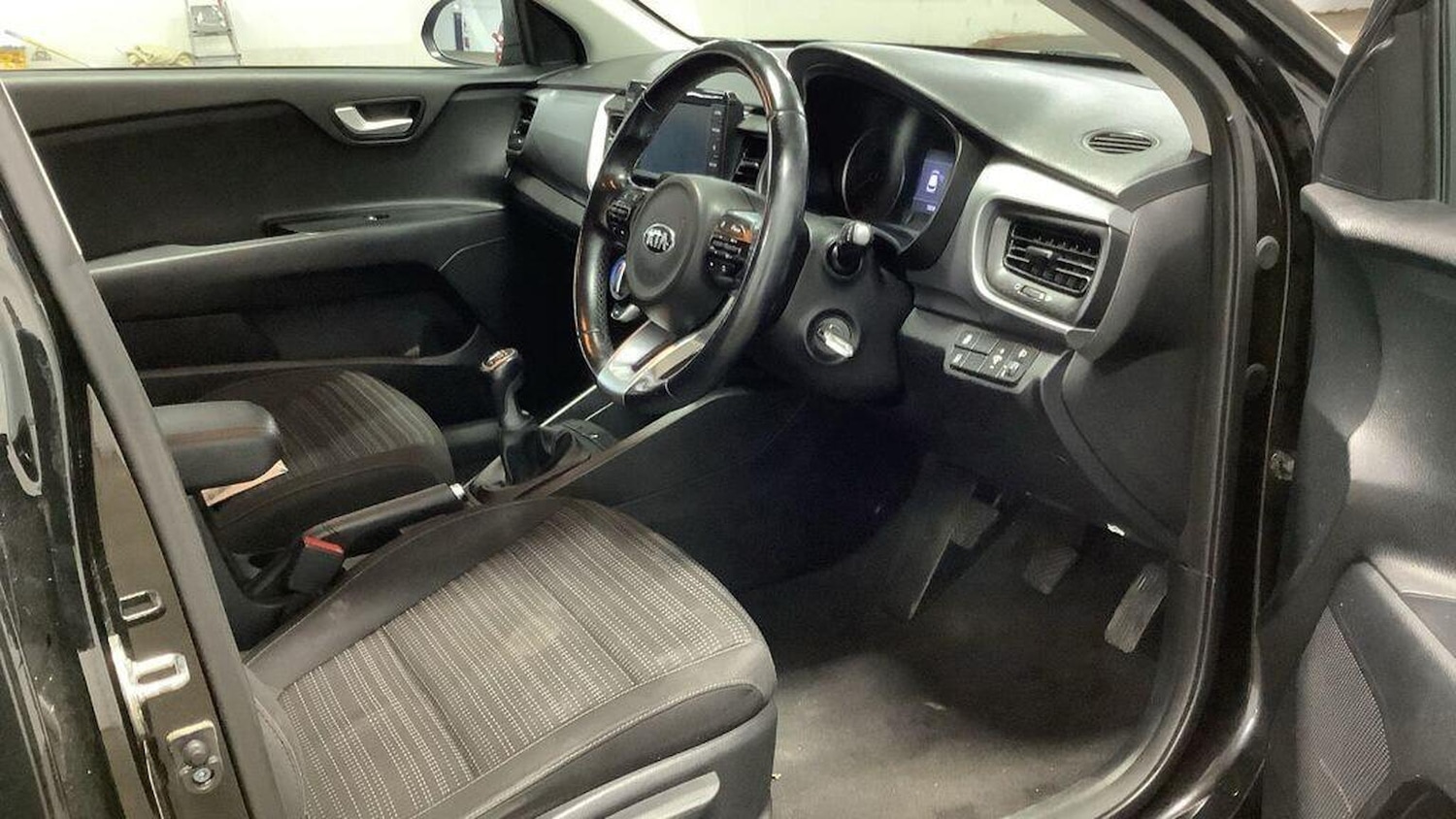 Used Kia Stonic 2018 for sale - 76941759: Photo 13