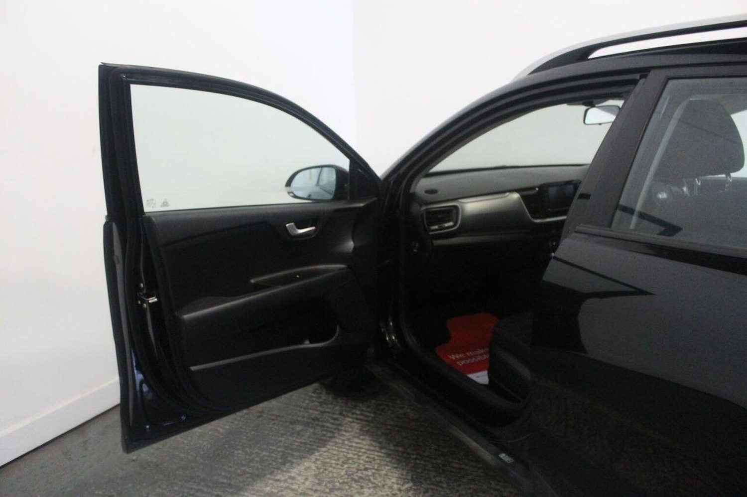 Used Kia Stonic 2018 for sale - 76941759: Photo 26