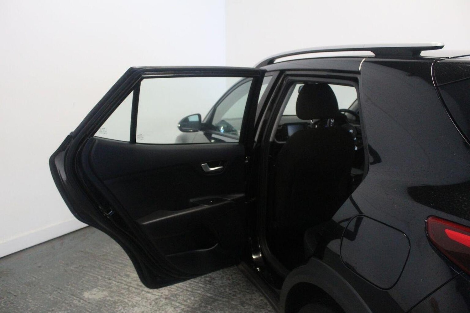 Used Kia Stonic 2018 for sale - 76941759: Photo 27