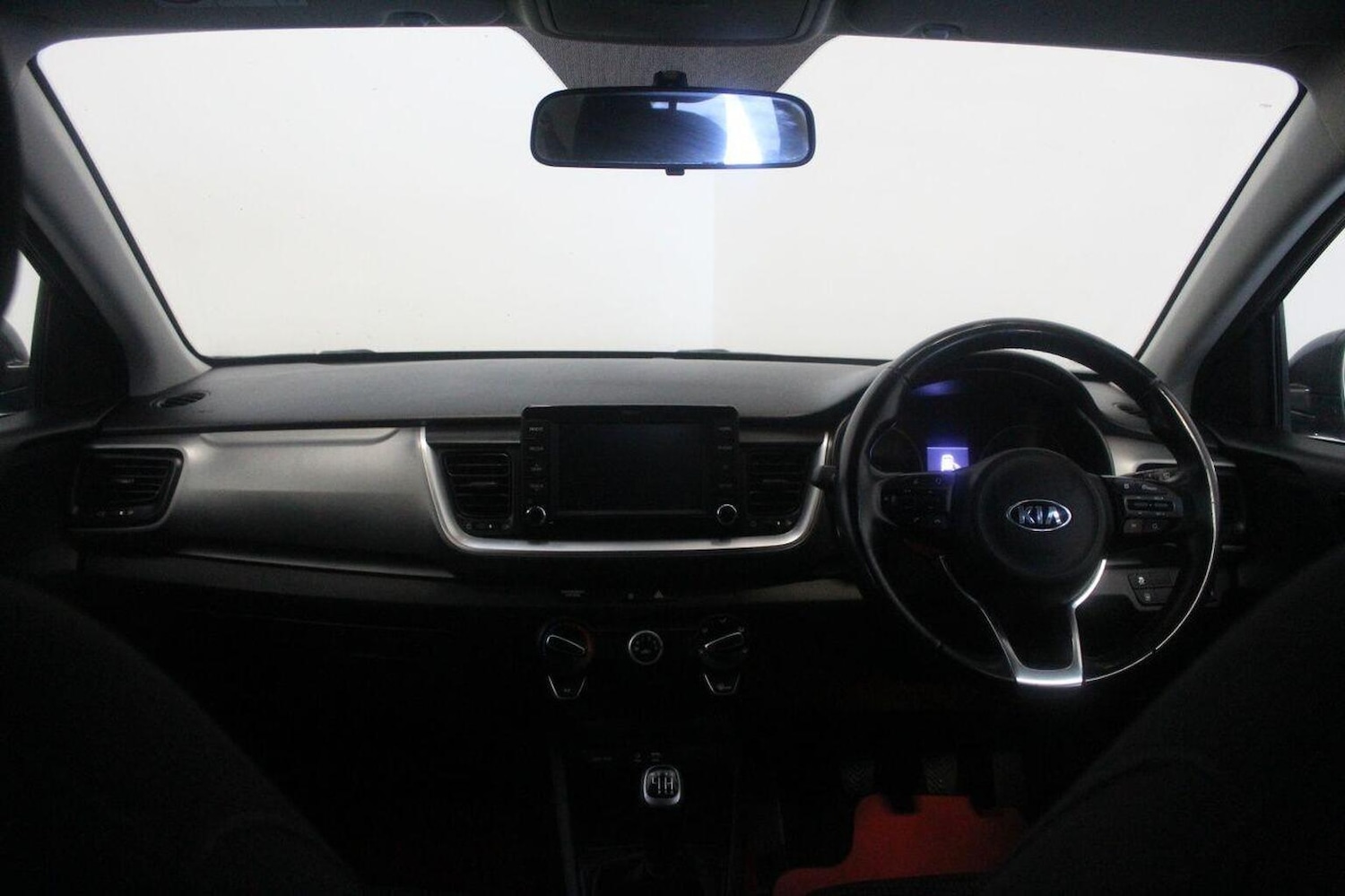 Used Kia Stonic 2018 for sale - 76941759: Photo 28