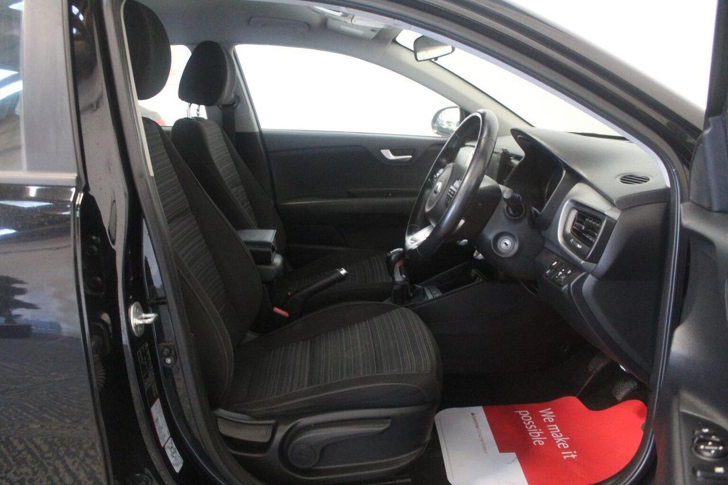 Used Kia Stonic 2018 for sale - 76941759: Photo 29