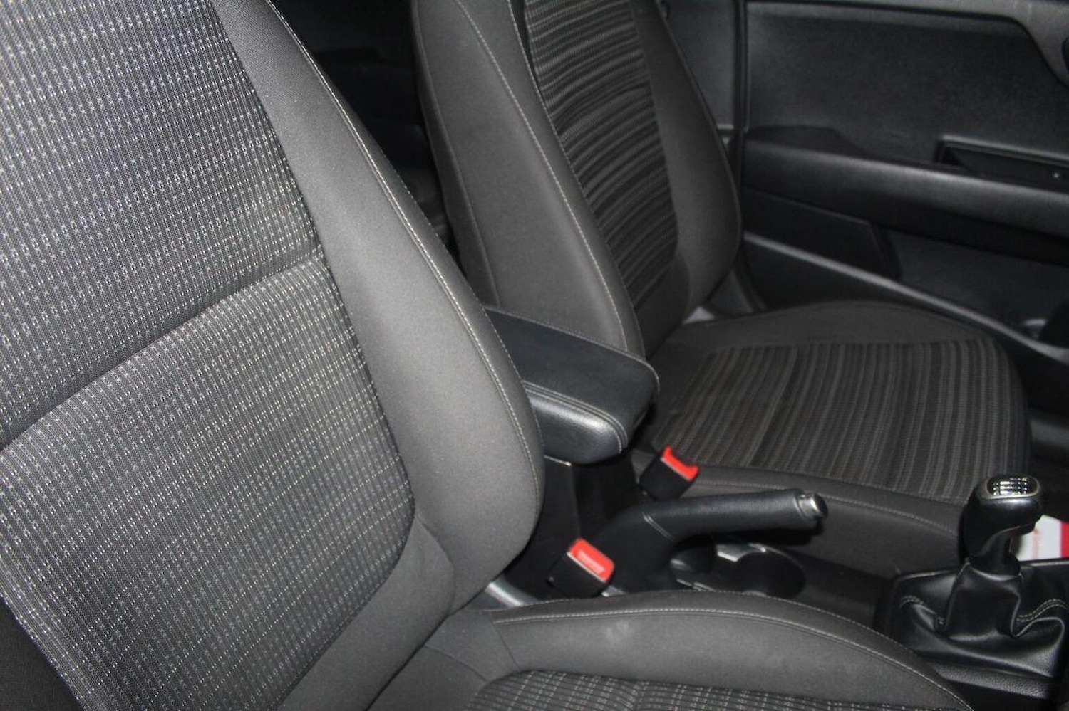 Used Kia Stonic 2018 for sale - 76941759: Photo 39