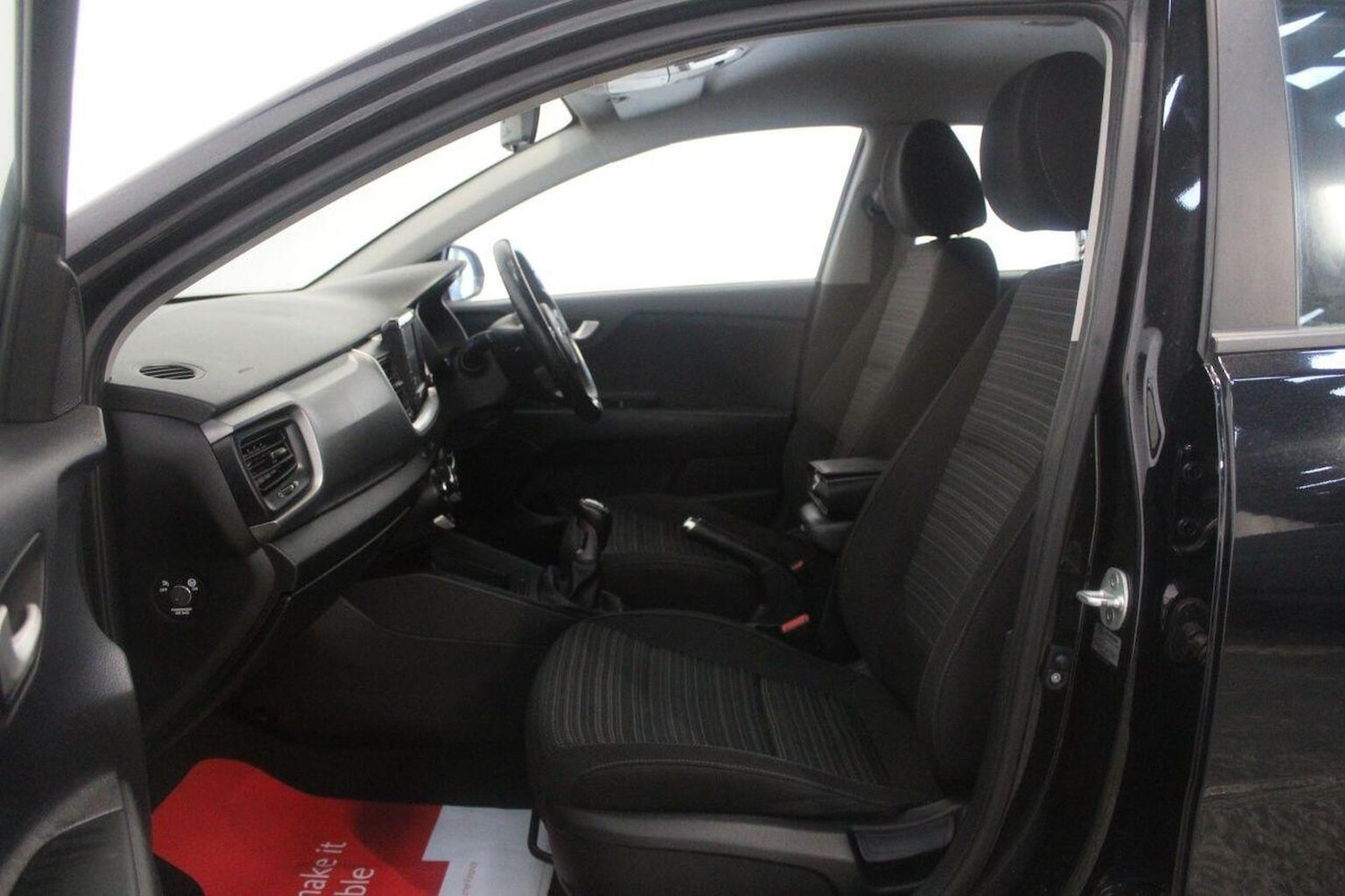 Used Kia Stonic 2018 for sale - 76941759: Photo 47