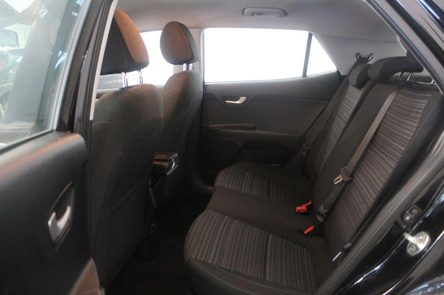 Used Kia Stonic 2018 for sale - 76941759: Photo 49