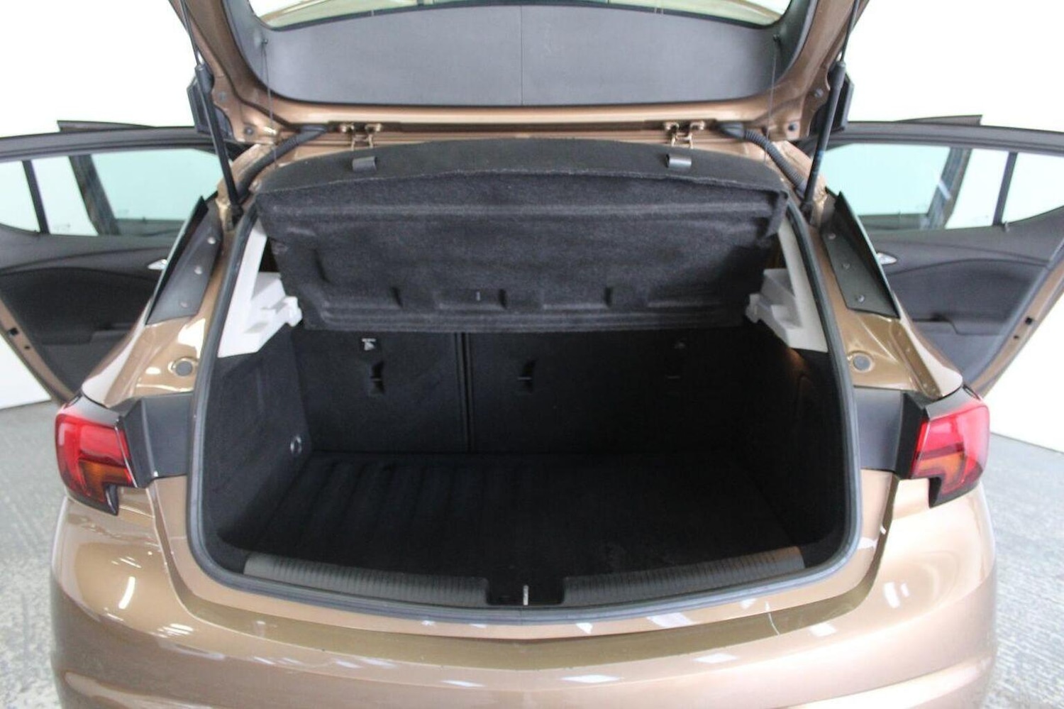 Used Vauxhall Astra 2017 for sale - 76793841: Photo 22