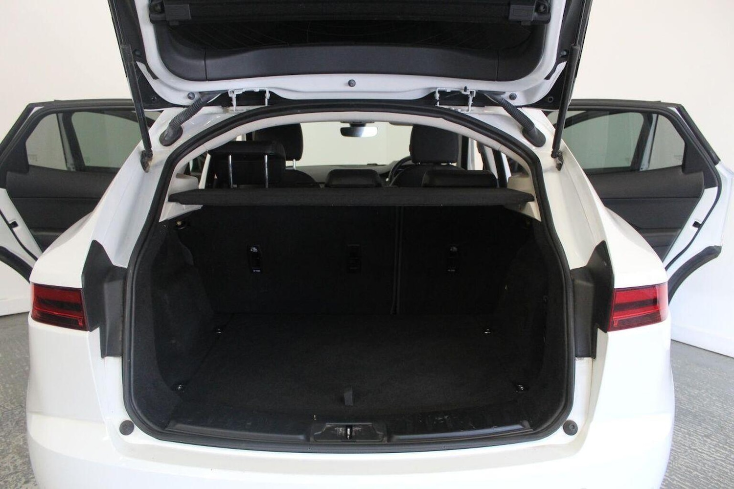 Used Jaguar E-Pace 2019 for sale - 77027923: Photo 24