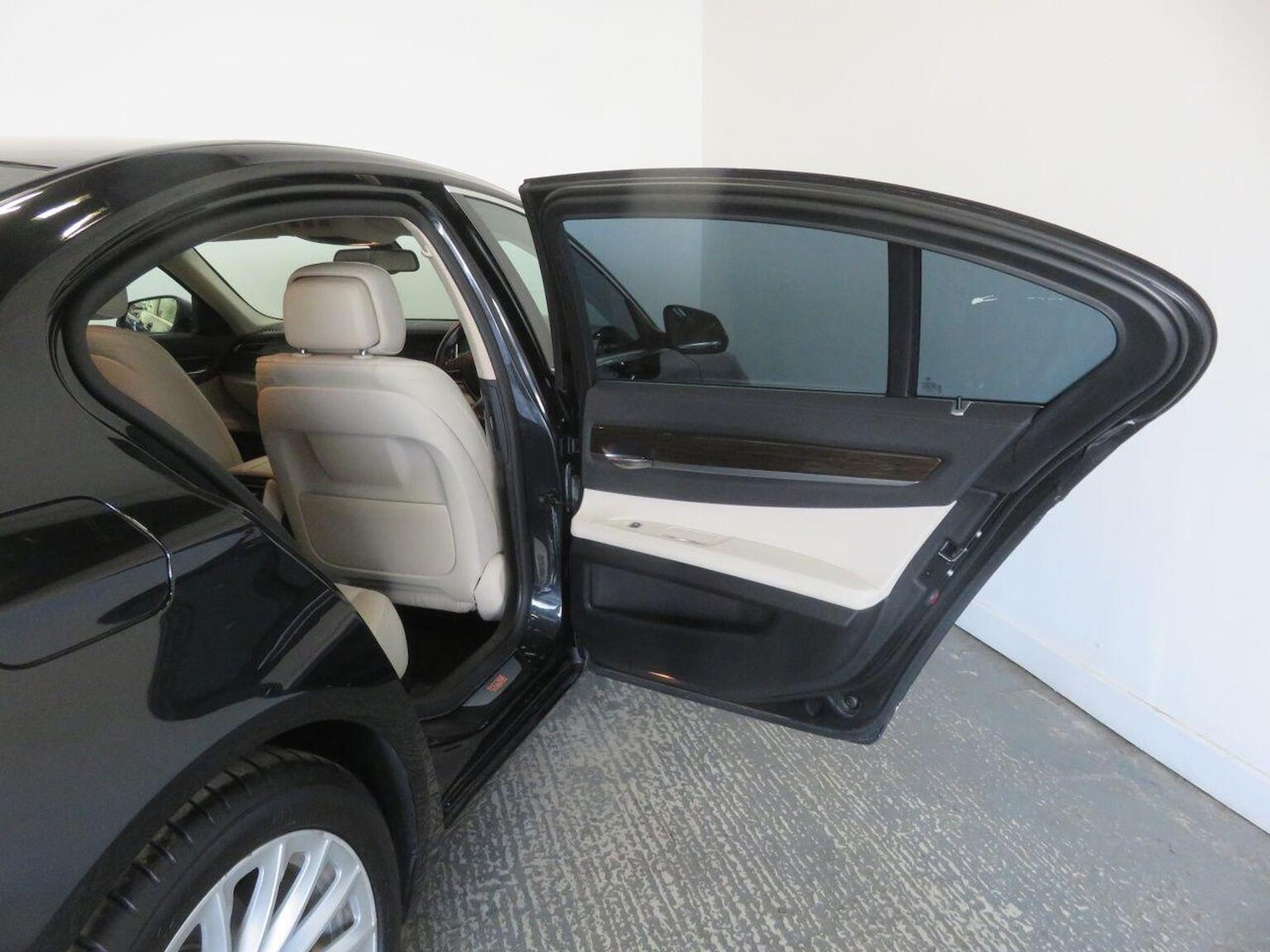 Used BMW 7 Series 2013 for sale - 77938007: Photo 25