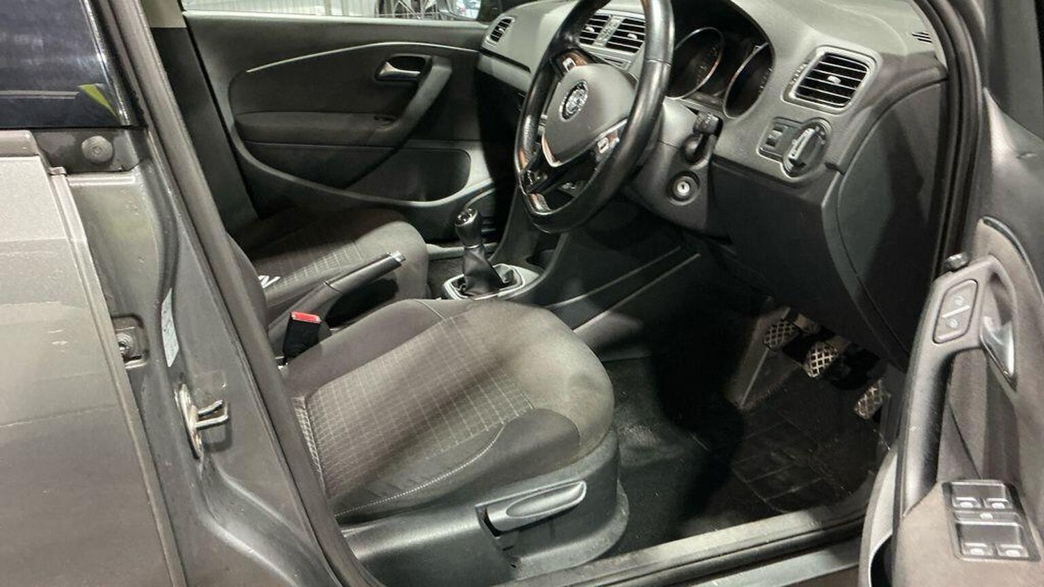 Used Volkswagen Polo 2016 for sale - 77938205: Photo 15